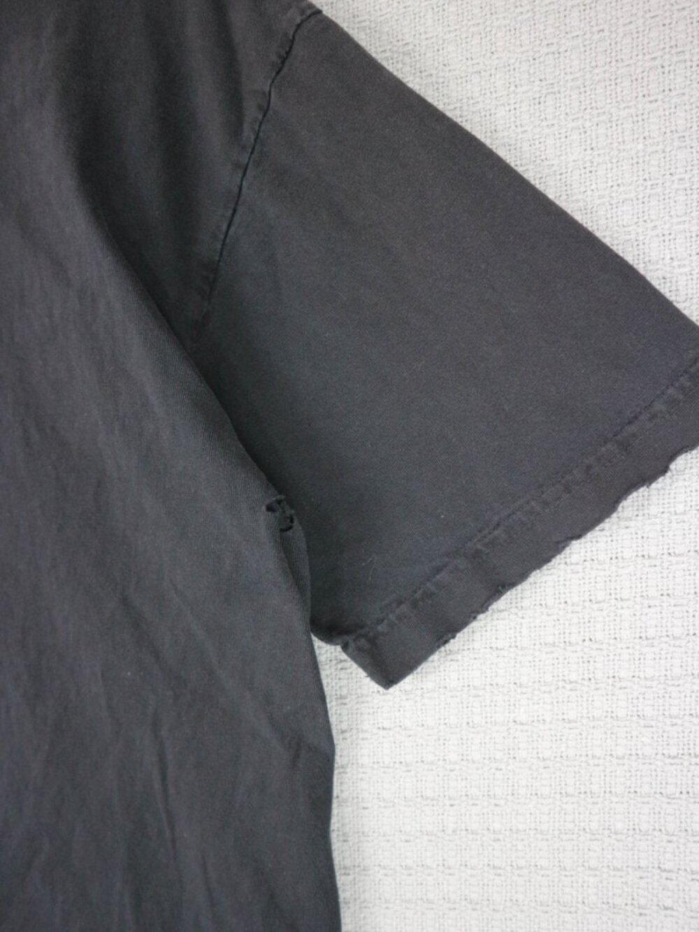 Undefeated Thrashed Shibuya Faded Distressed Black Tee Made in USA Large L - Picture 7 of 9